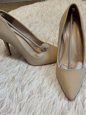 Brand new Pointed Nude Heels pump